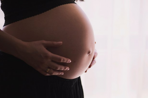 新研究发现冬季怀孕更容易生出苗条的孩子