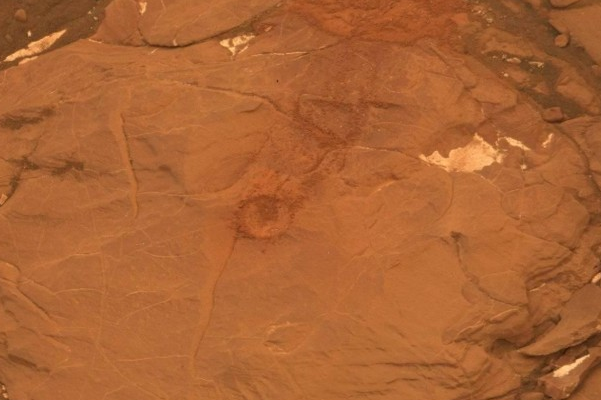 好奇号火星探测器遭遇新麻烦石头太硬钻头钻不下动了