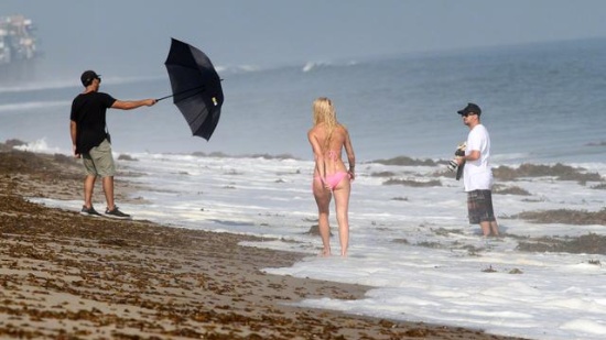 Lady Gaga海边性感写真，穿蕾丝内衣，竟然配上了30厘米的高跟鞋