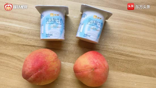 2个桃子2盒酸奶，无水无油做早餐，又酥又脆，简单营养还好吃